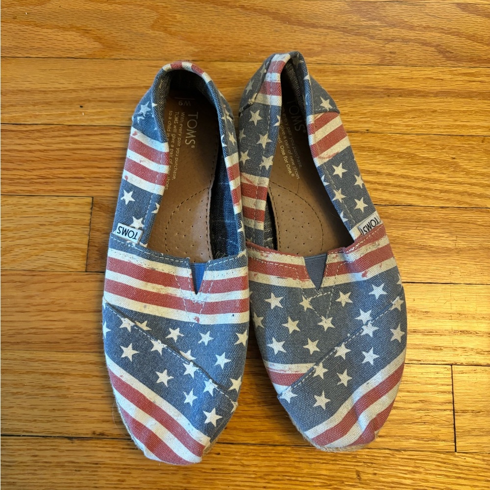 Toms Red and White Moccasins Classic Comfort